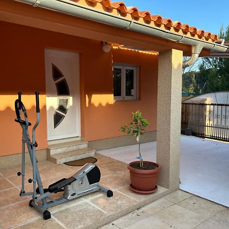 فيلا Dora House With Wifi And Outdoor Swimming Pool بولا المظهر الخارجي الصورة