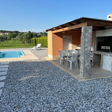 فيلا Dora House With Wifi And Outdoor Swimming Pool بولا المظهر الخارجي الصورة