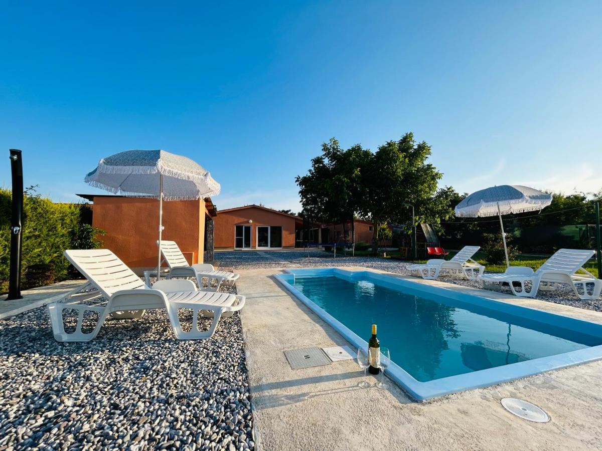 فيلا Dora House With Wifi And Outdoor Swimming Pool بولا المظهر الخارجي الصورة