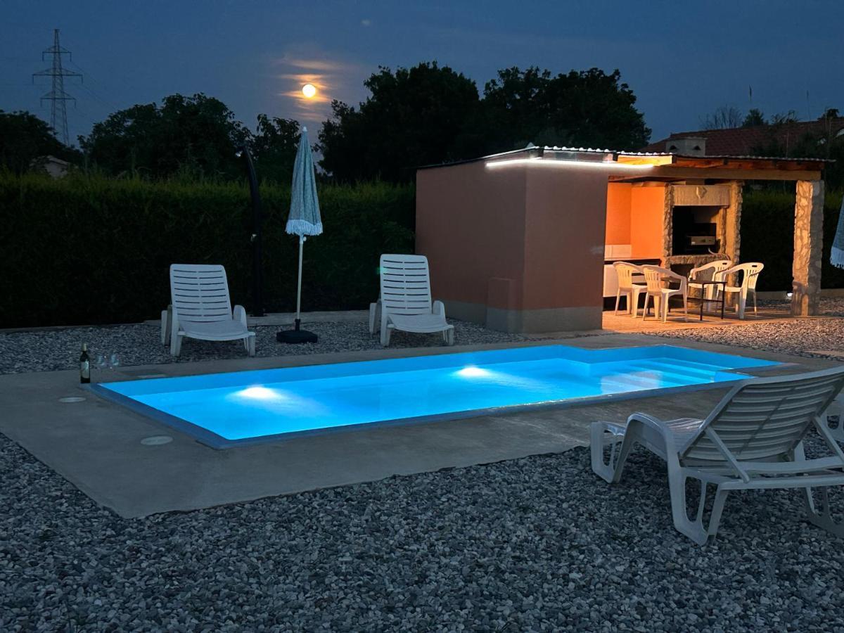 فيلا Dora House With Wifi And Outdoor Swimming Pool بولا المظهر الخارجي الصورة