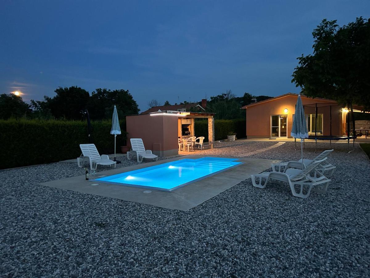فيلا Dora House With Wifi And Outdoor Swimming Pool بولا المظهر الخارجي الصورة
