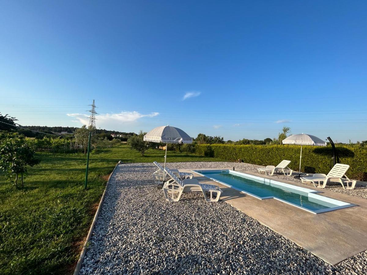 فيلا Dora House With Wifi And Outdoor Swimming Pool بولا المظهر الخارجي الصورة