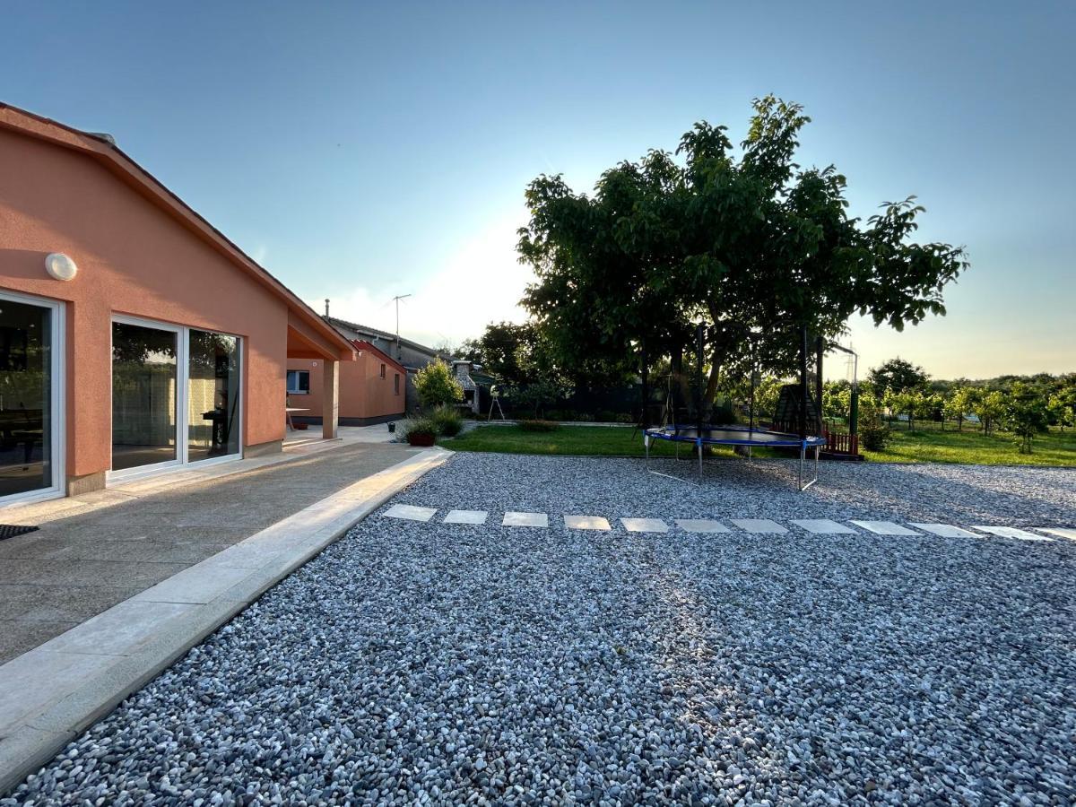 فيلا Dora House With Wifi And Outdoor Swimming Pool بولا المظهر الخارجي الصورة