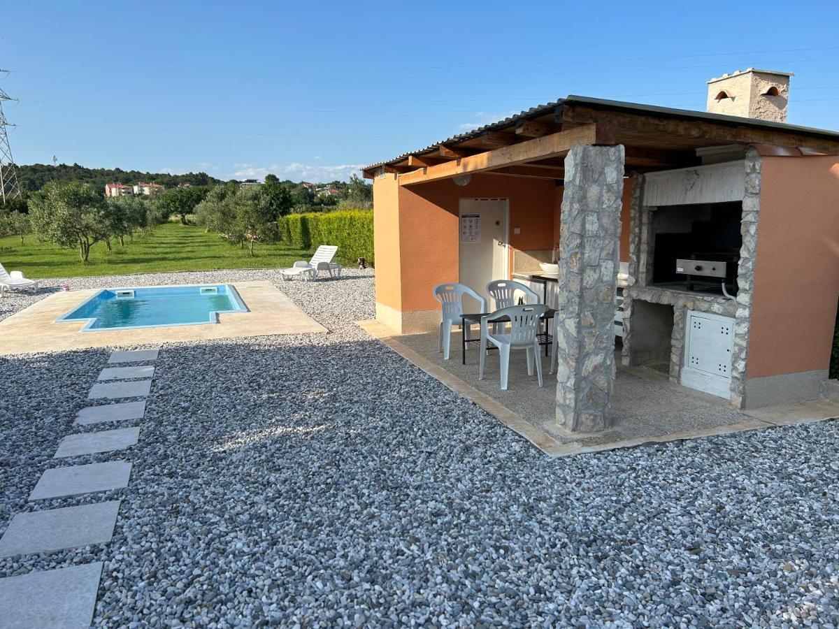 فيلا Dora House With Wifi And Outdoor Swimming Pool بولا المظهر الخارجي الصورة
