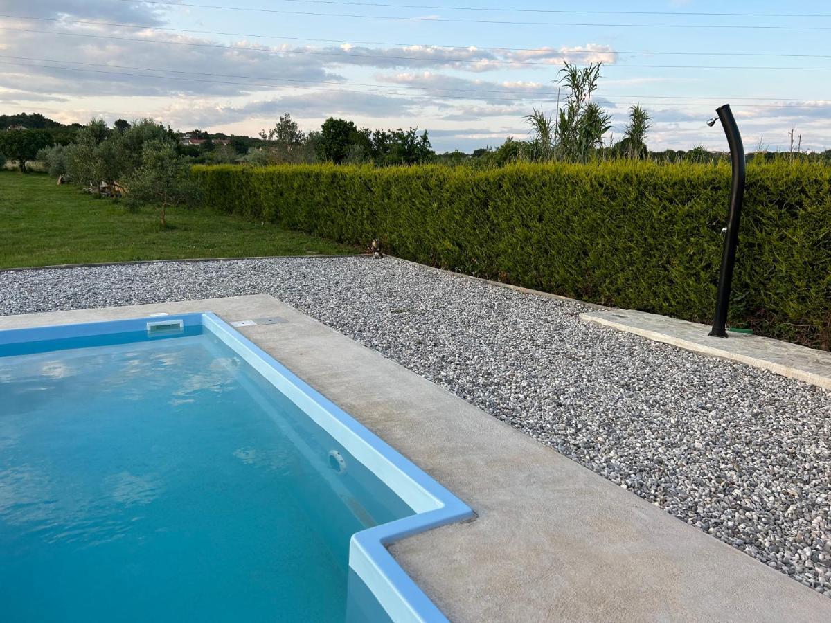 فيلا Dora House With Wifi And Outdoor Swimming Pool بولا المظهر الخارجي الصورة