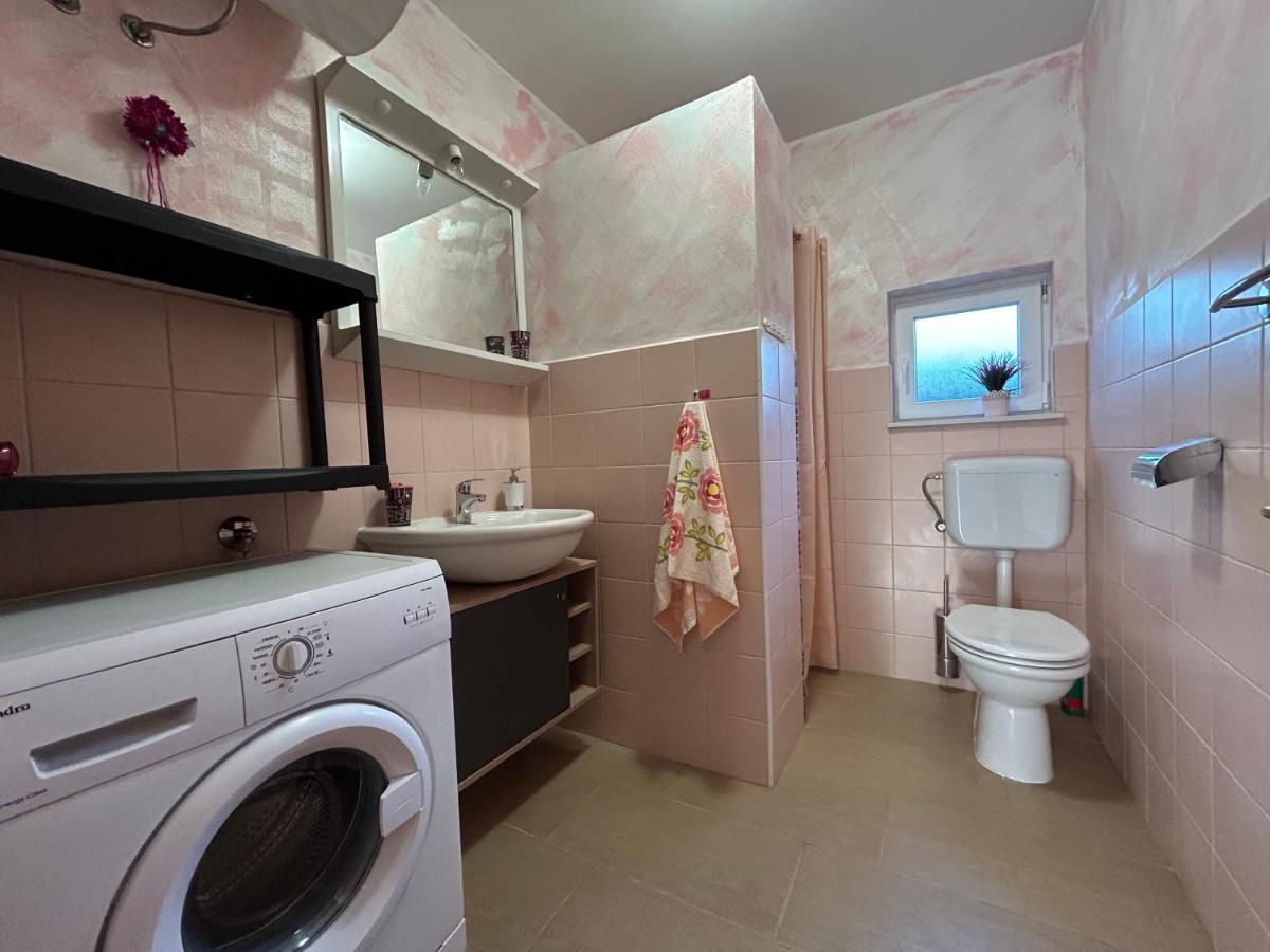 فيلا Dora House With Wifi And Outdoor Swimming Pool بولا المظهر الخارجي الصورة