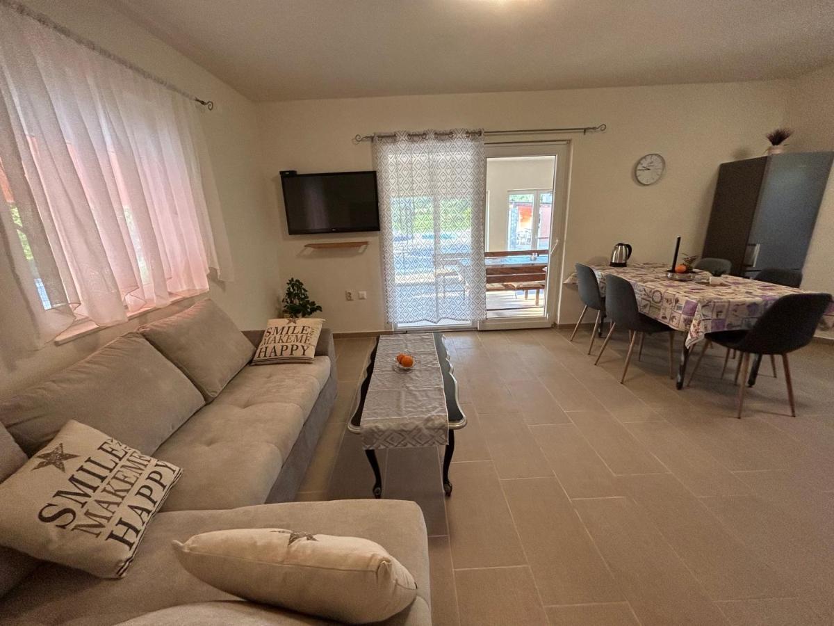 فيلا Dora House With Wifi And Outdoor Swimming Pool بولا المظهر الخارجي الصورة